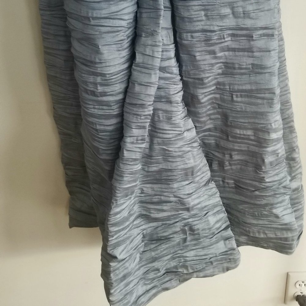 Formal gown - Picture 4 of 4
